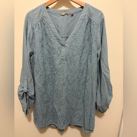 Soft Surroundings Tops - Soft Surroundings Blue Embroidered V-neck Tunic 3/4 sleeve
